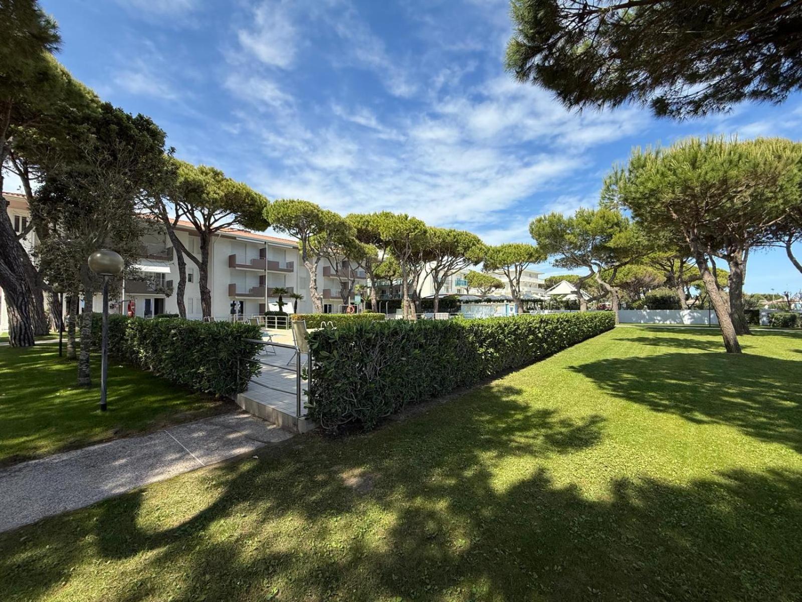 Residence Garden -Walterigato Apartments Solo Per Famiglie ลิโดดิเยโซโล ภายนอก รูปภาพ